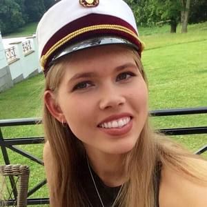 Meet your Posher, Emilie